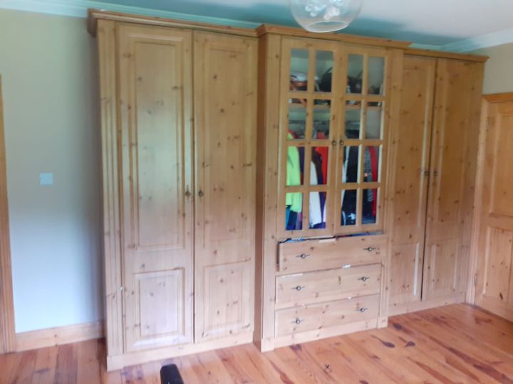 Luxury detached bungalow on 25 acres, with separate apartment for sale