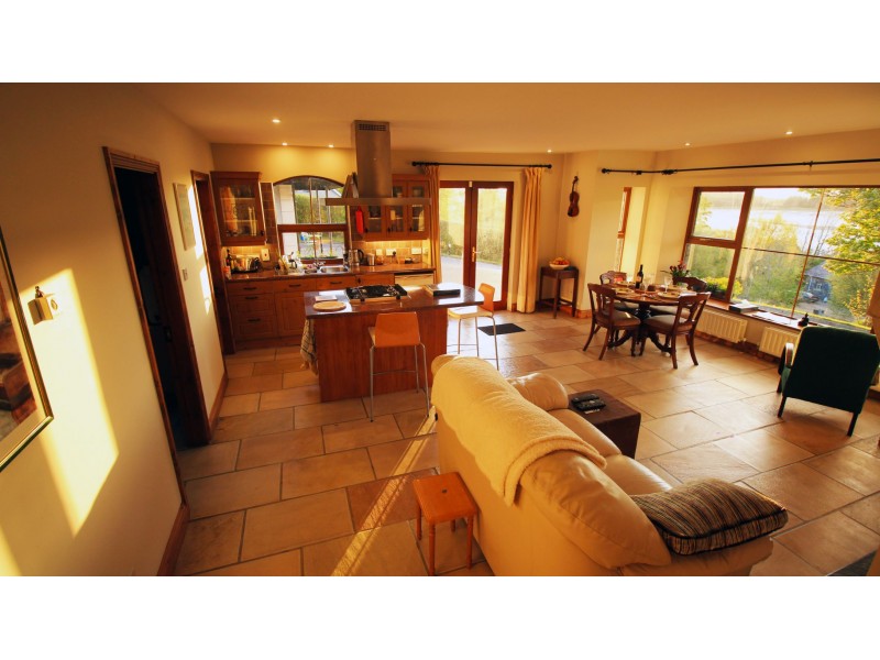 Stunning 3 Bedroom Waterfront House with Detached Office Suite/Work