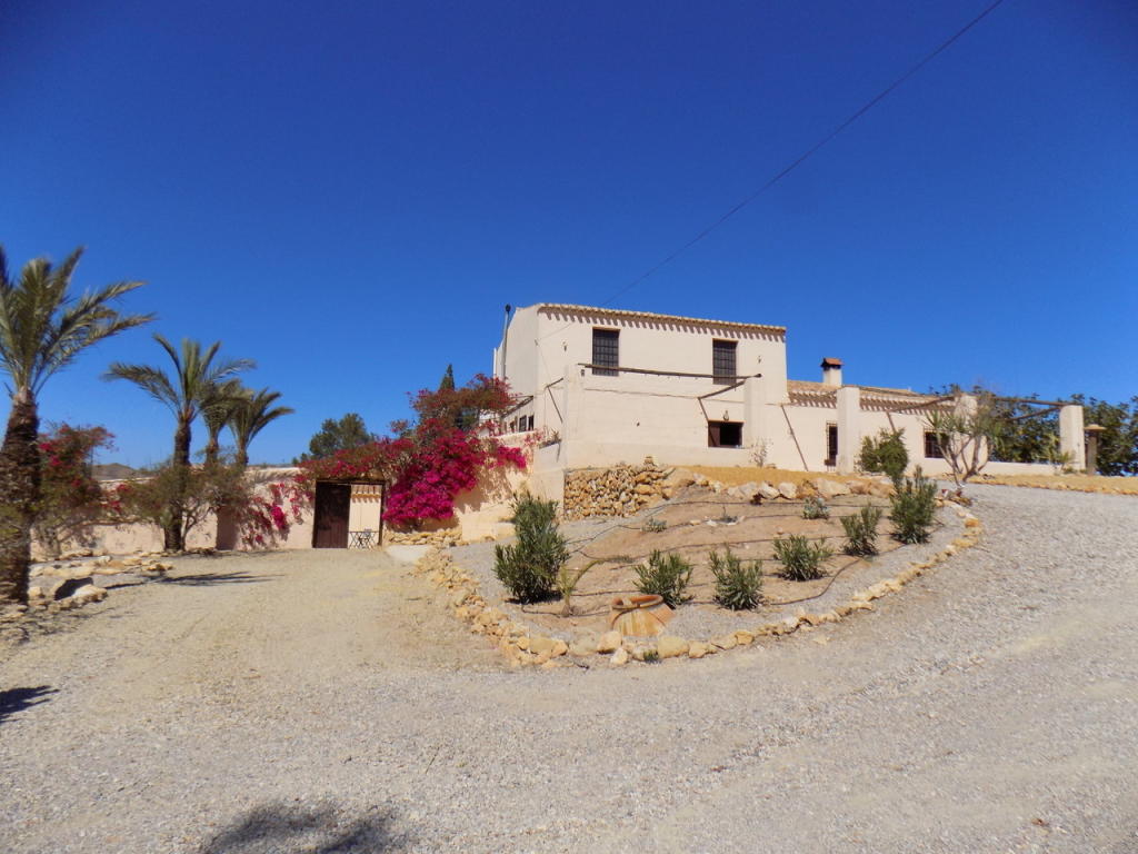 Stunning 5 Bed Cortijo del Sevillano/Finca with separate Studio for